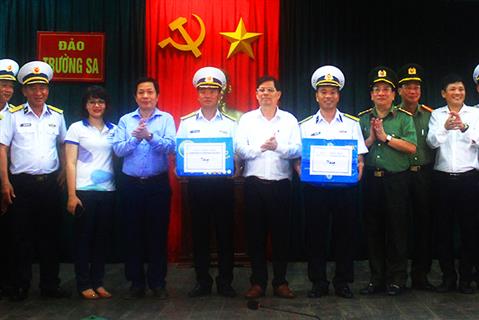 Lãnh đạo tỉnh Khánh Hòa kiểm tra công tác chuẩn bị bầu cử tại thị trấn Trường Sa